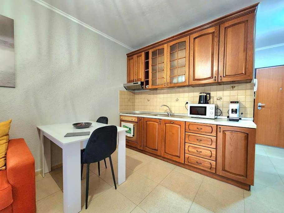 One Bd Flat Near Center With 24H Self Check In Apartment Тирана Екстериор снимка